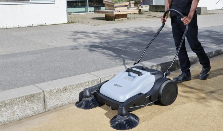 Handgeführte Kehrmaschine