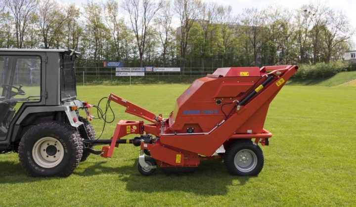 Rasenkehrmaschine für Kleintraktoren