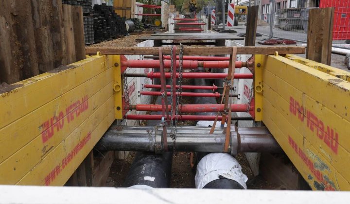 Leichtverbau-Elemente von Euro Verbau beim verlegen einer Fernwärmeleitung