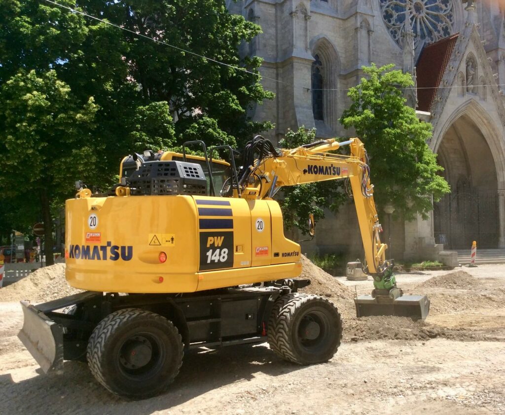 Komatsu-Mobilbagger PW148-11