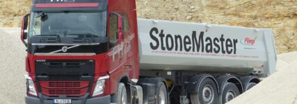 Volvo FH 460 4×2 Bausattel mit Fliegl Stonemaster