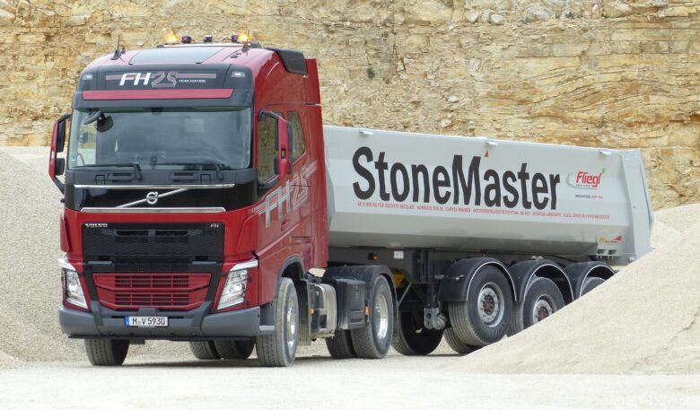 Volvo FH 460 4×2 Bausattel mit Fliegl Stonemaster