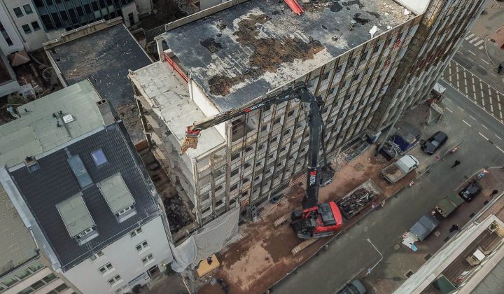 Abriss eines Gebäudes in der Frankfurter Innenstadt