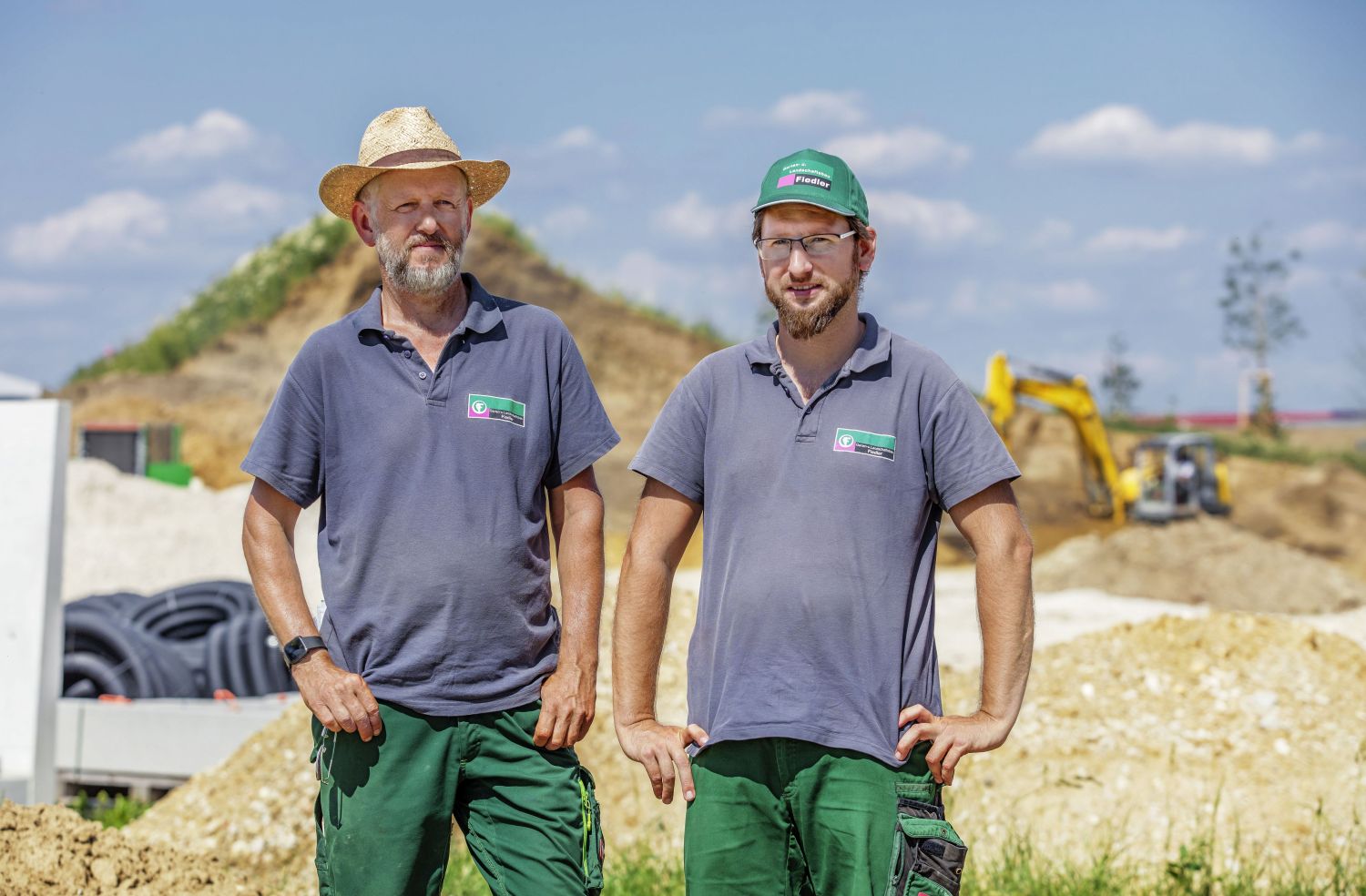 Karlheinz und Sebastian Fiedler auf einer Großbaustelle in Ingolstadt