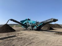 Powerscreen-Siebanlage für die Bodenreinigung