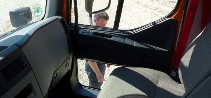 Türfenster im Volvo FL 280 4x4