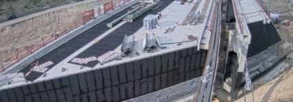 Mietequipment unterstützt Brückeneinschub