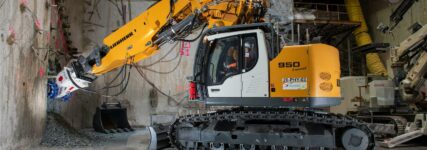 Liebherr-Raupenbagger arbeitet unter Tage