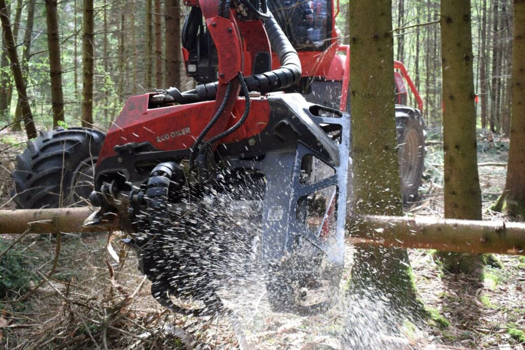 Forstmaschine im Wald