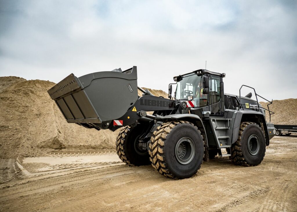 Liebherr-Radlarder L 566 XPower in Sonderlackierung