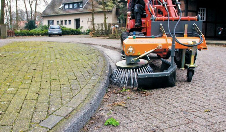 Kehrmaschine für die effektive Wildkrautbeseitigung