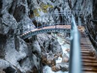 Neue Brücke und Stege für die Höllentalklamm