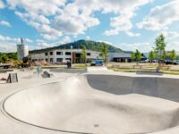 Bagger-Navi modelliert perfekte Skatepark-Konturen