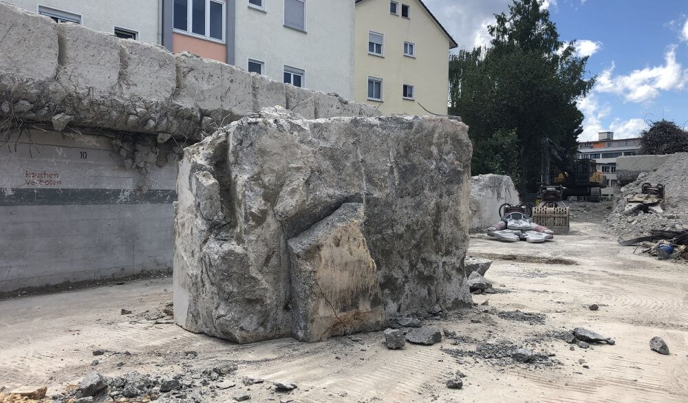 Herausgelöster Betonquader