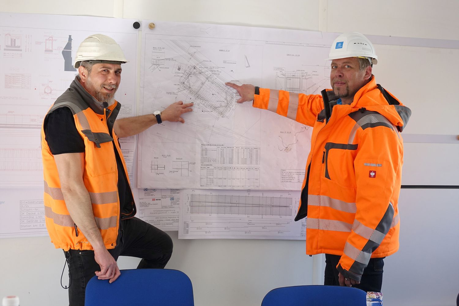 TGH-Bauleiter Yunus Aydin und Tim Bartels von Thyssenkrupp Infrastructure