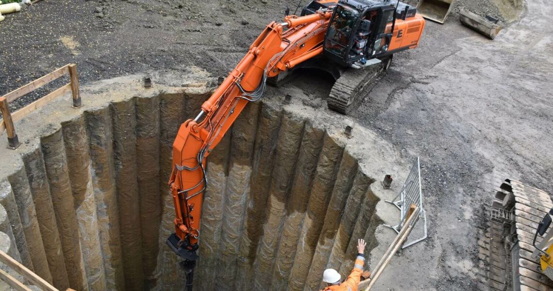 Modifizierter Hitachi Raupenbagger mit Spezialanpassung von Kiesel