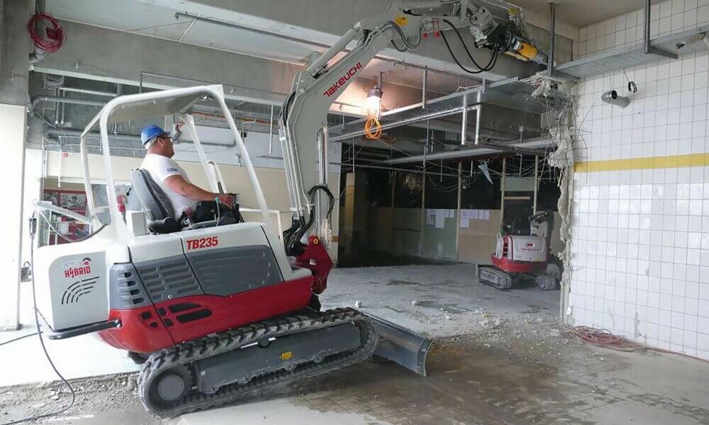 Takeuchi-Hybridbagger TB235H