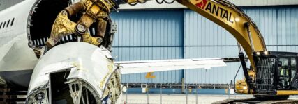 Cat-Kettenbagger zerlegt Airbus