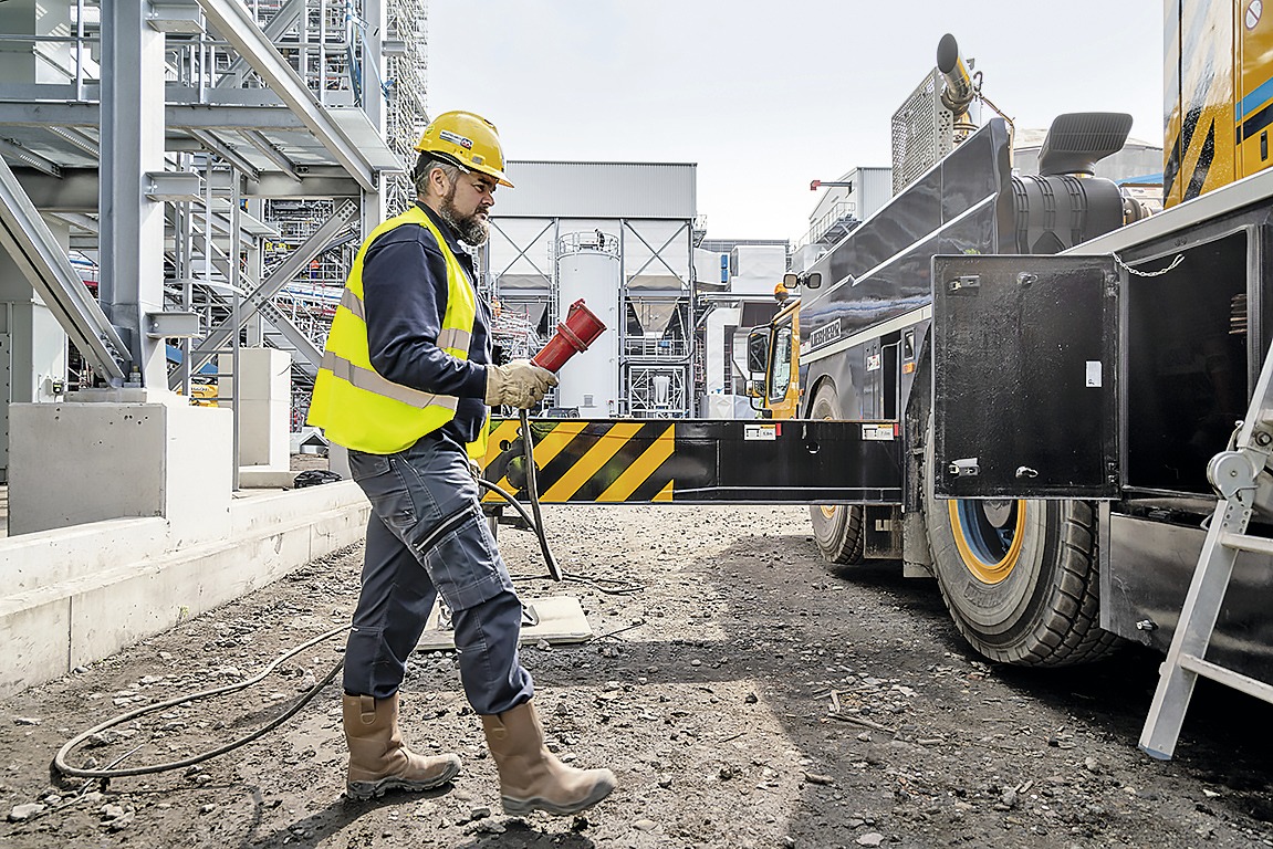 Liebherr Mobilbaukran an Baustromnetz angeschlossen