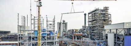 Liebherr-Mobilbaukran MK 88 Plus arbeitet drei Monate im Strombetrieb