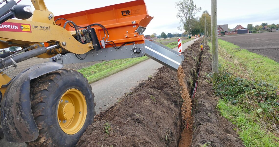 Einsanden mit Material-Verteilschaufel Finliner