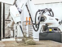 Roboter sprühen Bauteile