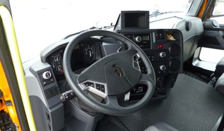 Cockpit des Renault K 520