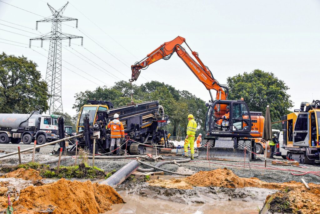 Erdkabelverlegung mit Hitachi Mobilbaubagger