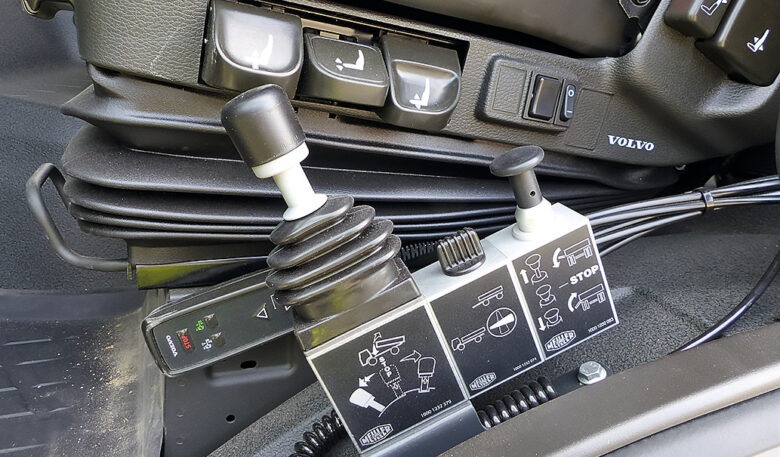 Volvo FMX 500 mit Meiller-Kipp-Steuerventil