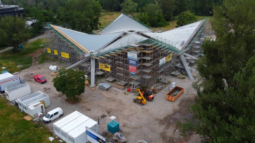 Hyparschalen-Dach mit Carbonbeton gerettet Sanierungsarbeiten an Hyparschale Magdeburg