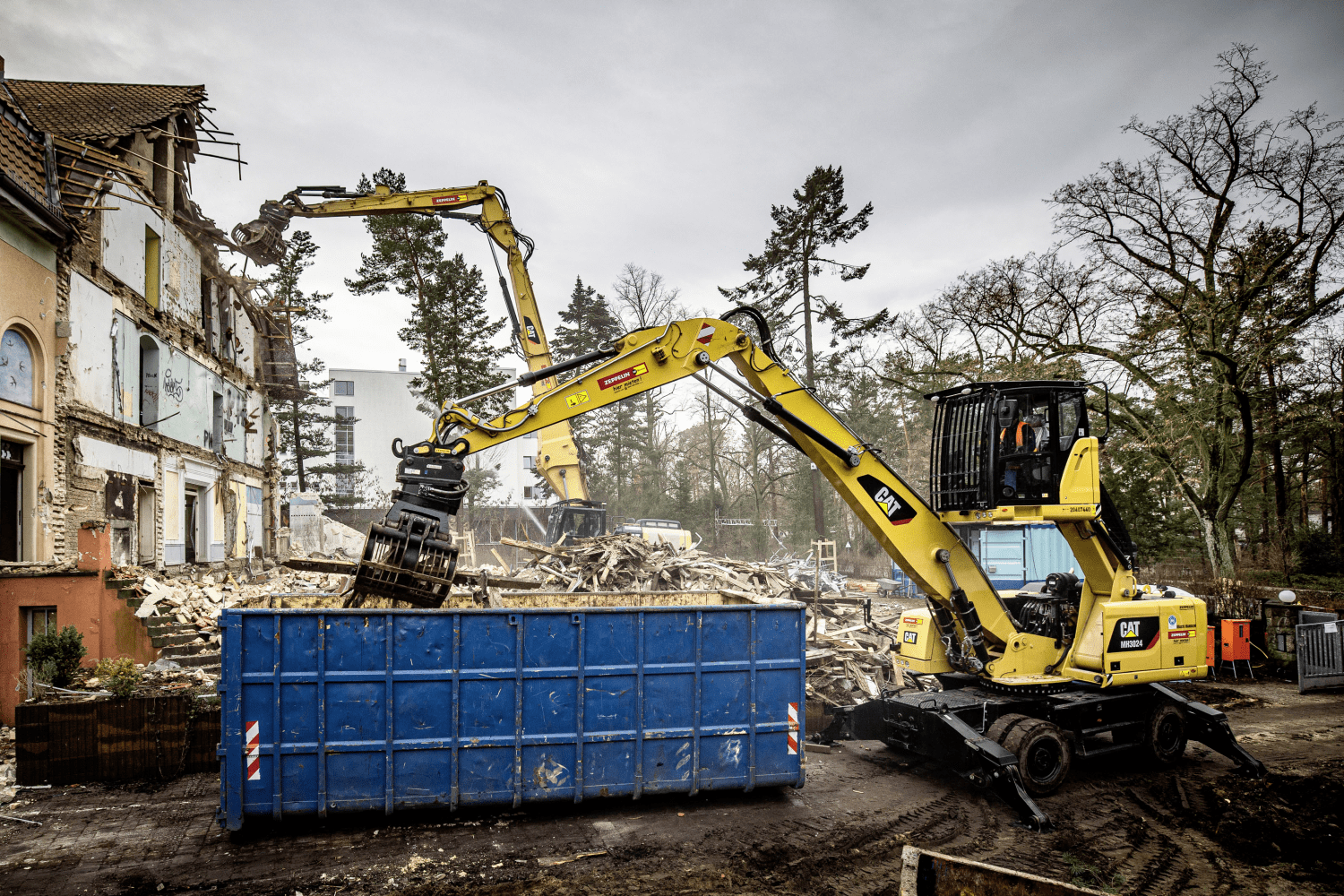 ausfahrbare Kabine des Cat MH3024 ULM