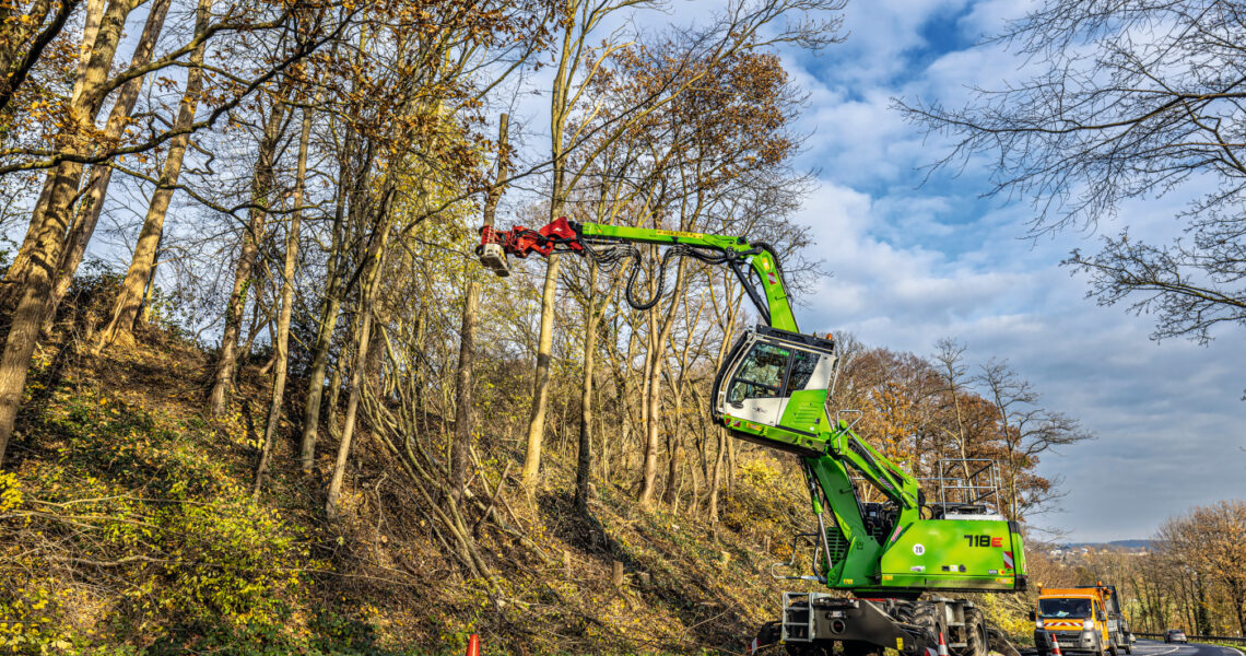 Sennebogen Fällbagger 718 E