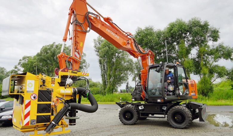 Hitachi-Mobilbagger mit Saugbagger-Anbaugerät von Kiesel optimiert Rohrleitungsbau