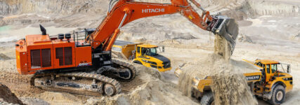 Hitachi-Bagger Zaxis 890LCH-6 und Radlader ZW370-6