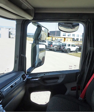 Scania Safety-Window im Scania P 25 BEV