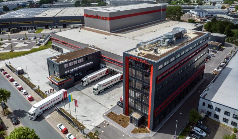 Unternehmenszentrale mit Neubau erweitert
