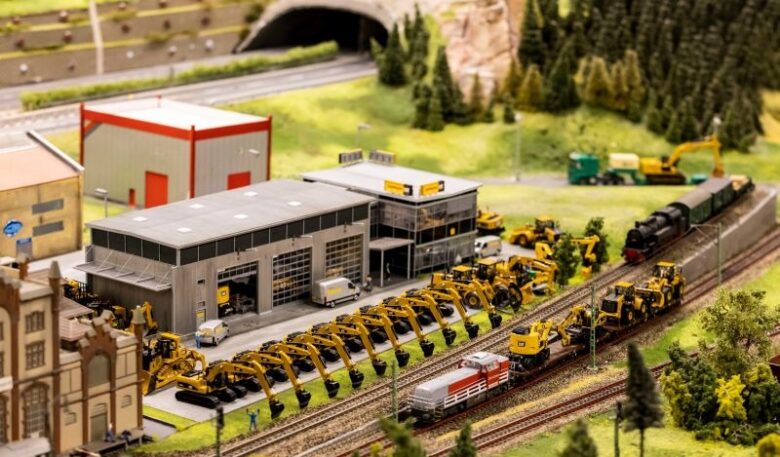 Miniaturbagger begeistern mit La-Ola-Welle