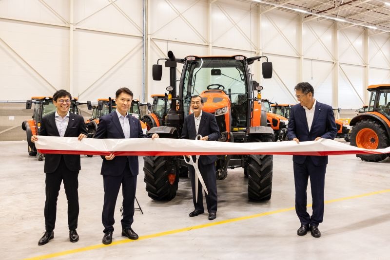 Montage- und Vertriebszentrum eingeweiht Kubota, Northern European Distribution Centre (NEDC)