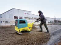 Ammann nutzt Parkplatzerweiterung als Testlauf für eigene Verdichter