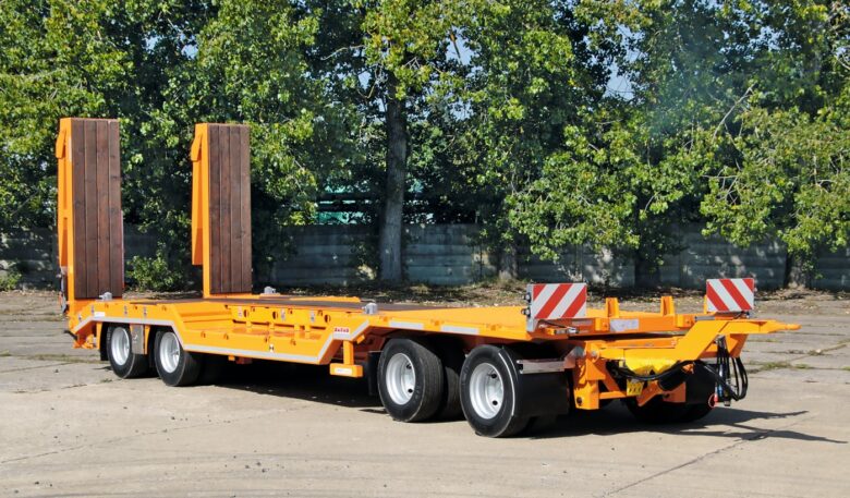 Zandt Cargo mit praxisgerechten Entwicklungen zur Baumaschinen-Logistik