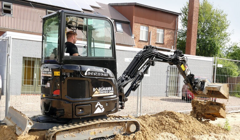 Takeuchi-Minibagger TB235-2 sorgt für Tempo und Präzision