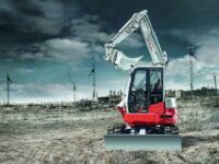 Takeuchi TB 280 FR mit verstellbarem Baggerarm und Auslegerversatz