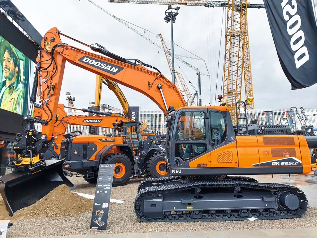 Doosan DX225LC-7X mit 2D-Maschinensteuerung