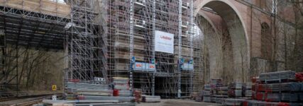 Geda-Bauaufzüge stemmen Mammutsanierung an Ziegelsteinbrücke