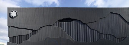 Stahlarmierung plus Glasfasergewebe prägt Fassade