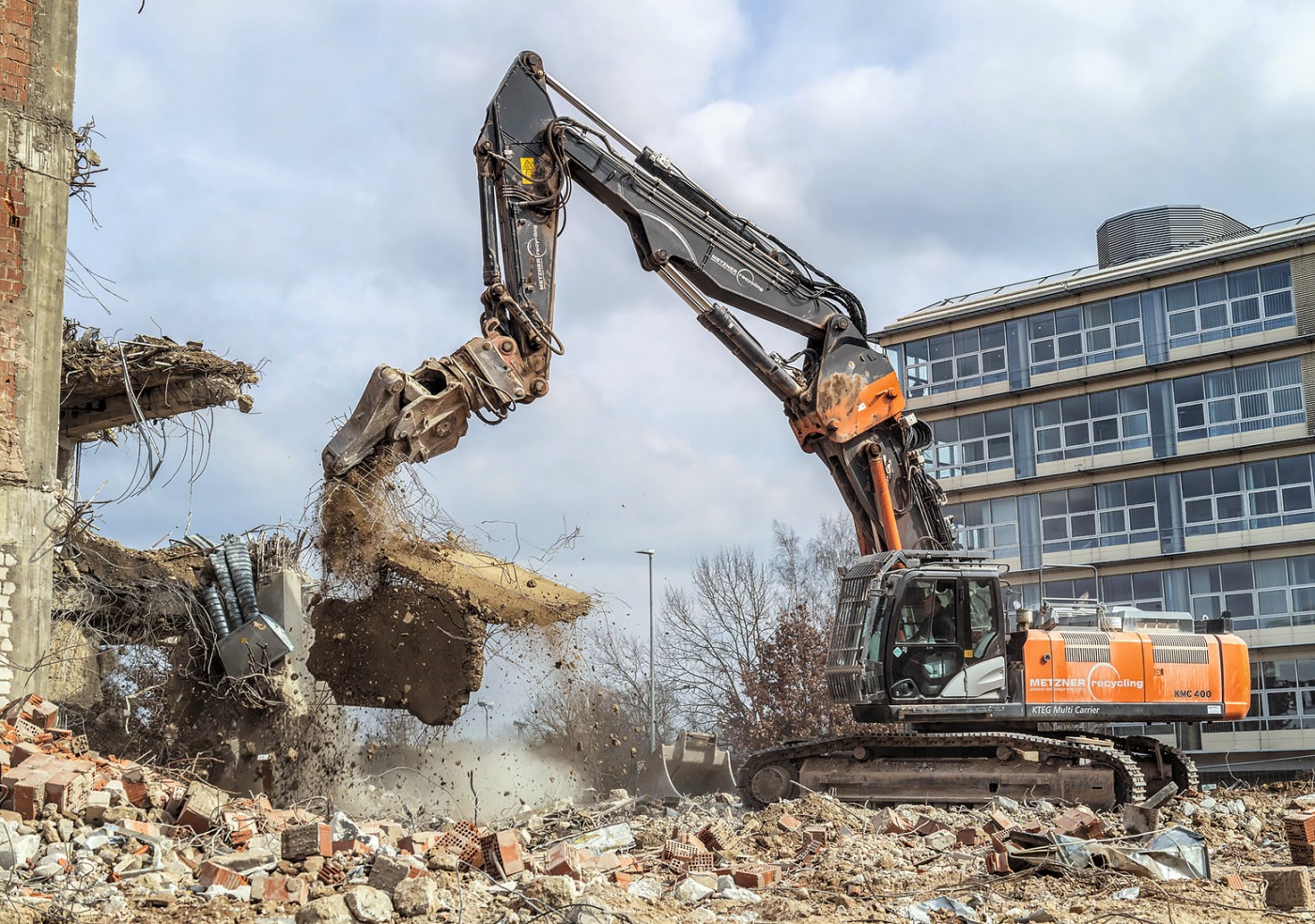 Großer Maschineneinsatz der Metzner Recycling bd baumaschinendienst