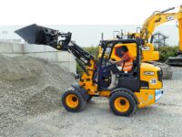 Kompakter Elektro-Radlader 403E von JCB