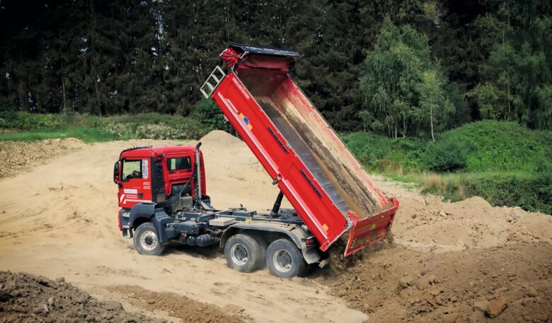 Erd- und Tiefbauer Glas testet Meiller-Dreiseitenkipper Trigenius