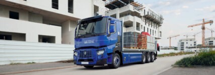 Renault Trucks digitalisiert Fahrerhaus und verbessert Sicherheitssysteme