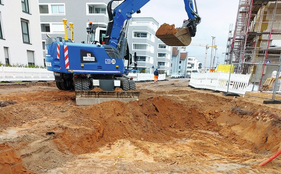 iebherr-Mobilbaggers A920 mit Trimble-Earthworks-Automatiksteuerung